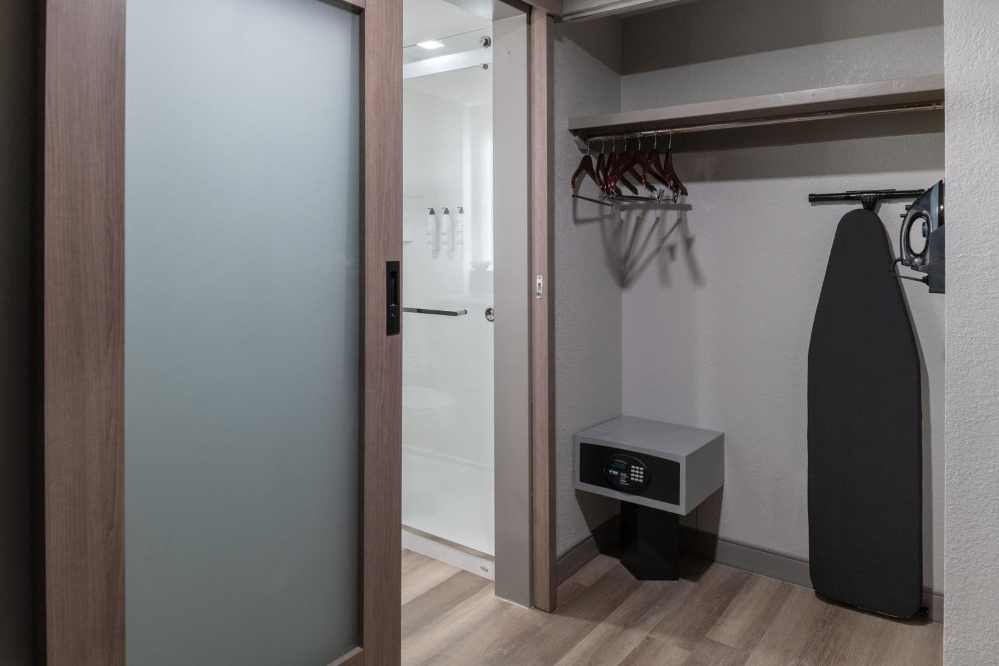 Fairfield By Marriott & Hotel 2*
