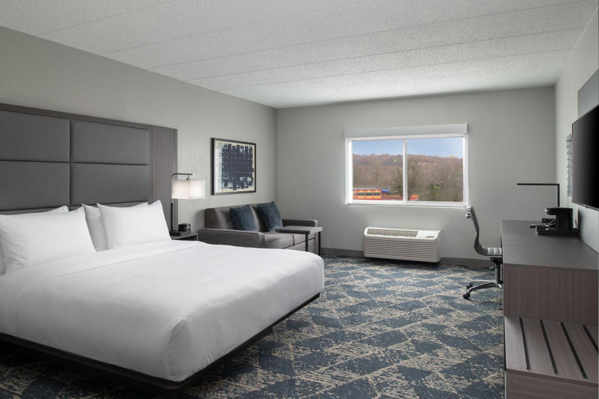 Fairfield By Marriott & Hotel 2*