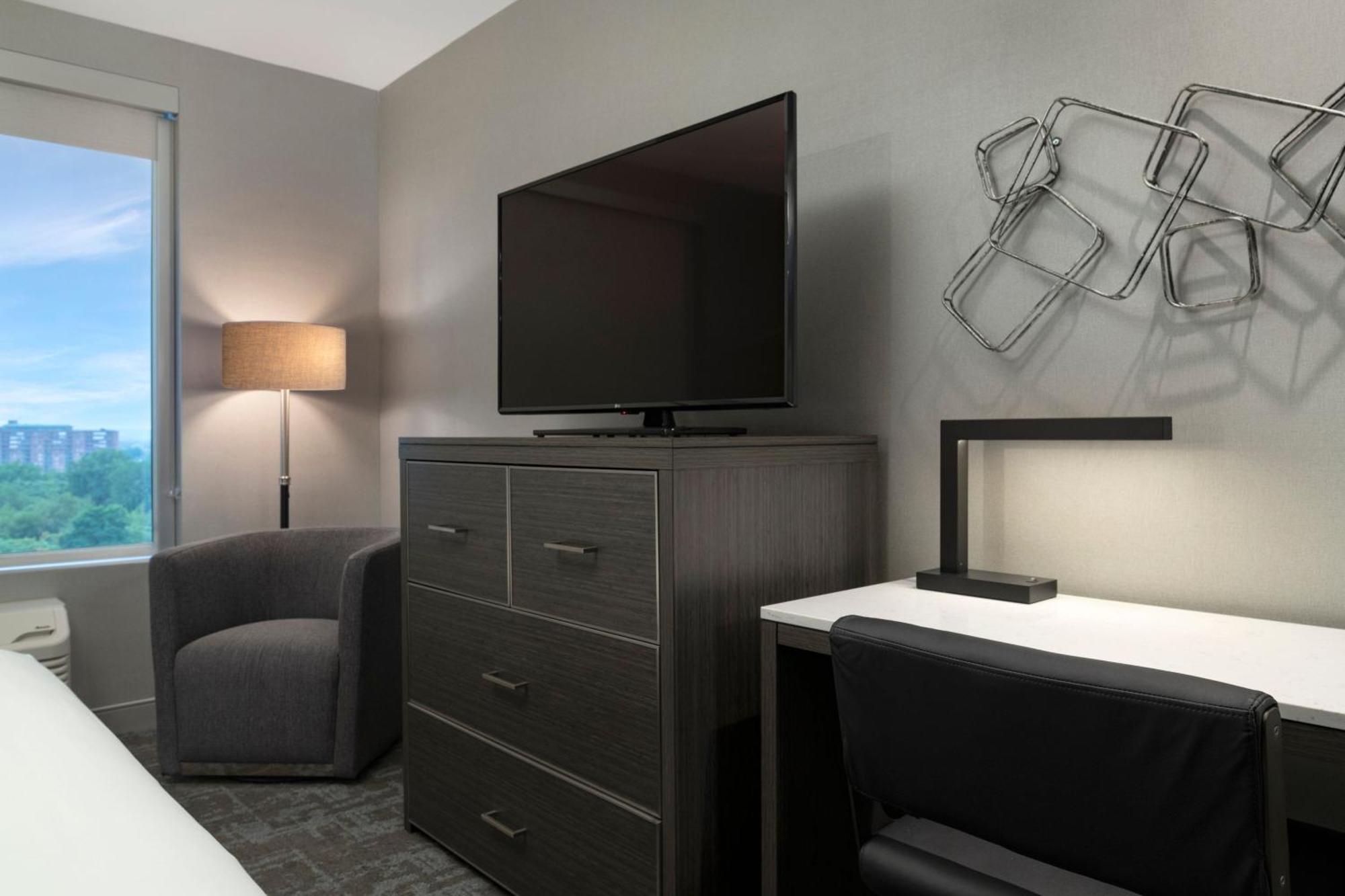 Fairfield By Marriott & 2*