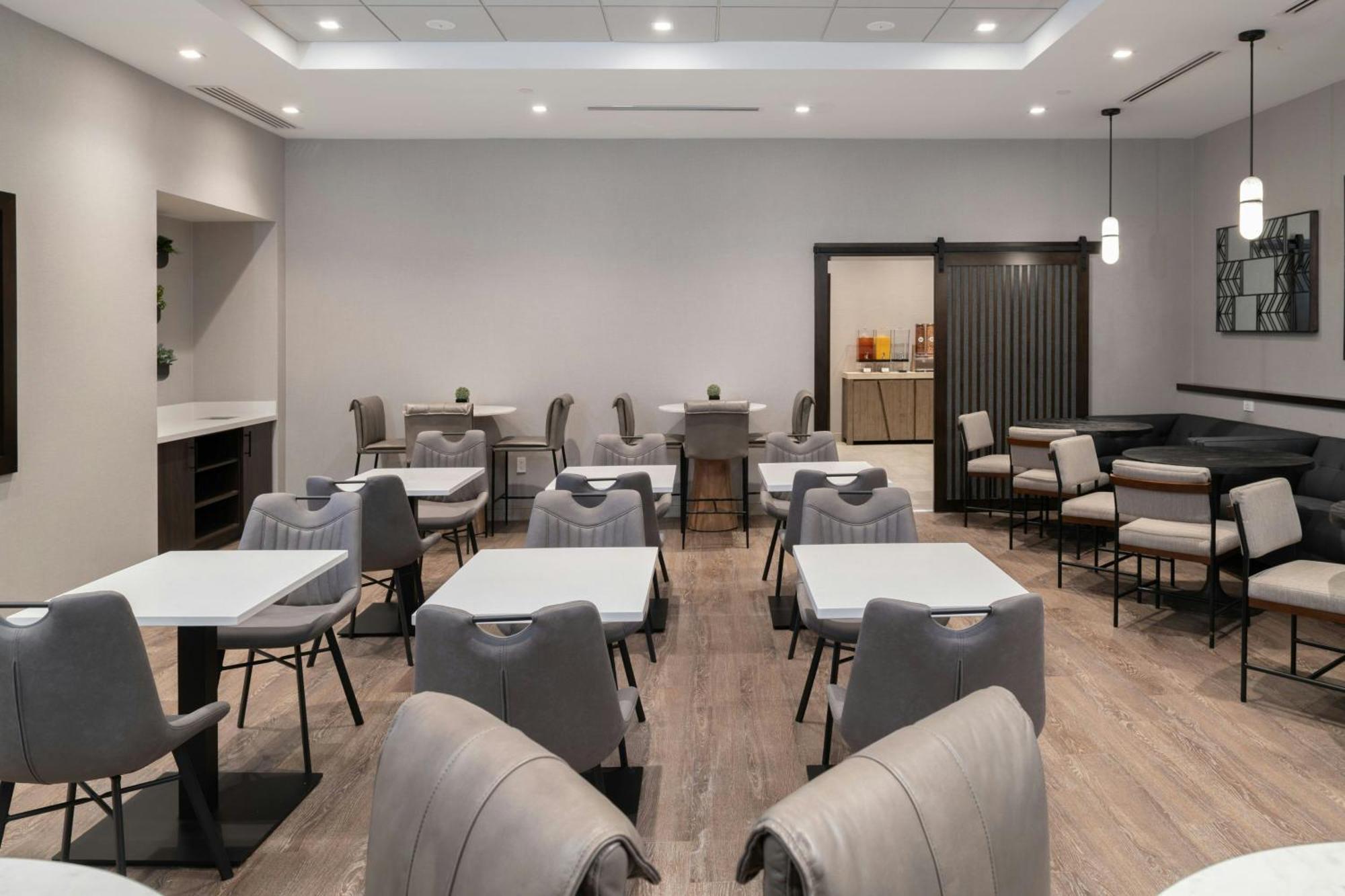 Fairfield By Marriott & Hotel 2*